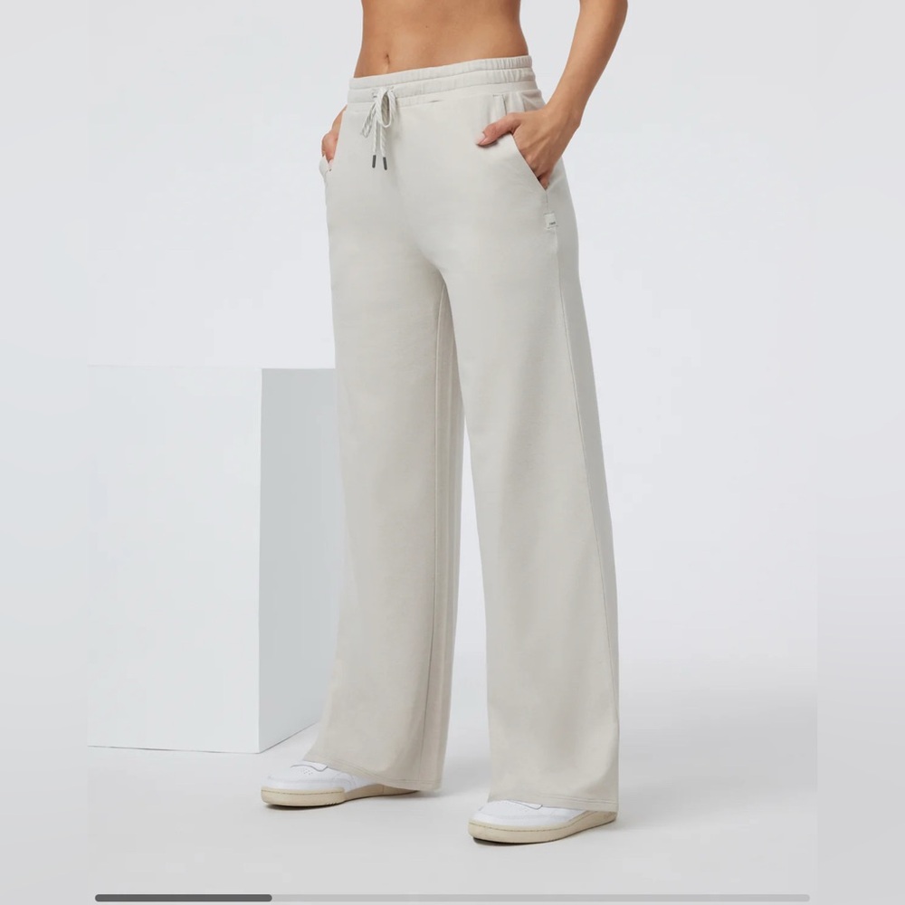 Vuori Women's Wide Leg Pants in Light Gray